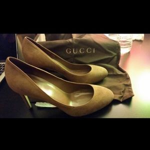 Authentic GUCCI Brand New Suede Leather Pumps!